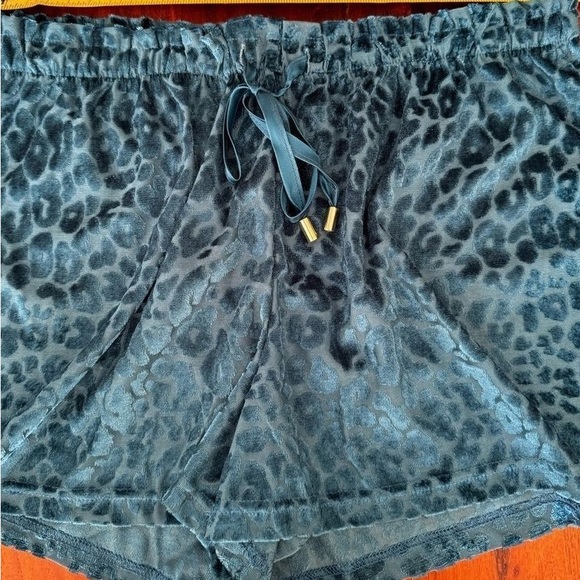 BCBGMaxAzria Blue Leopard Print Sleepwear Set - Picture 3 of 3